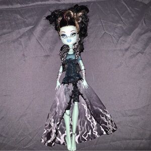 Monster High Ghoul’s Rule Frankie Stein Doll